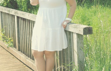 Photoshooting outdoor love my white dress